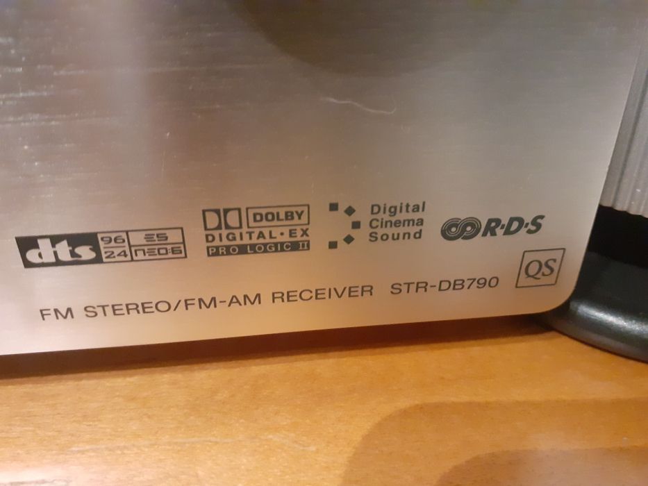 Sistema Home cinema Sony e amplificador com 4 colunas