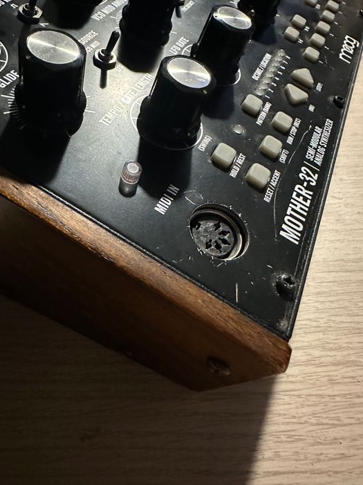 MOOG Mother-32 Syntezator