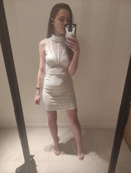 Biała sukienka mini