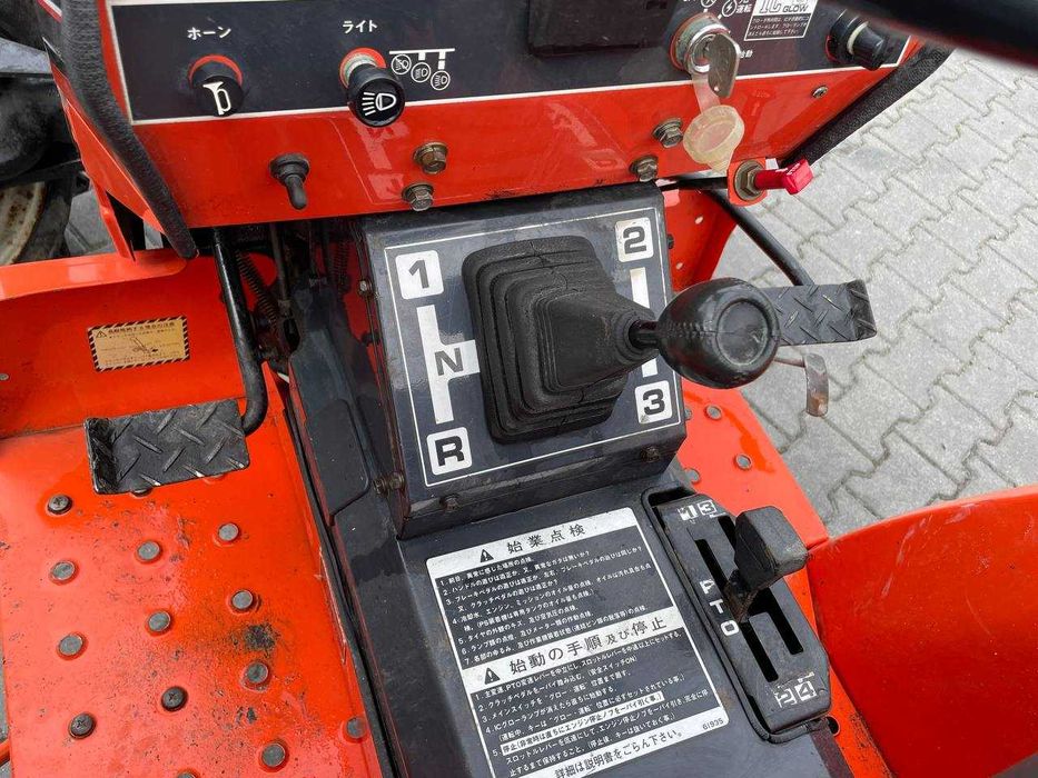 Hinomoto E2304 Японський трактор