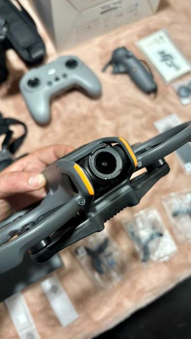 DJI Avata 2 - Fly More Combo + FPV RC3  *NOVO*
