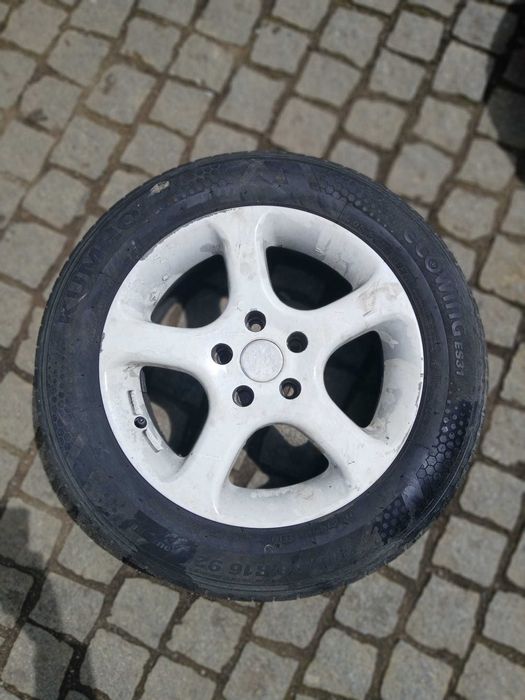 4 Pneus 205/60 R16 com Jantes 16 VW. Goodyear e Kumho