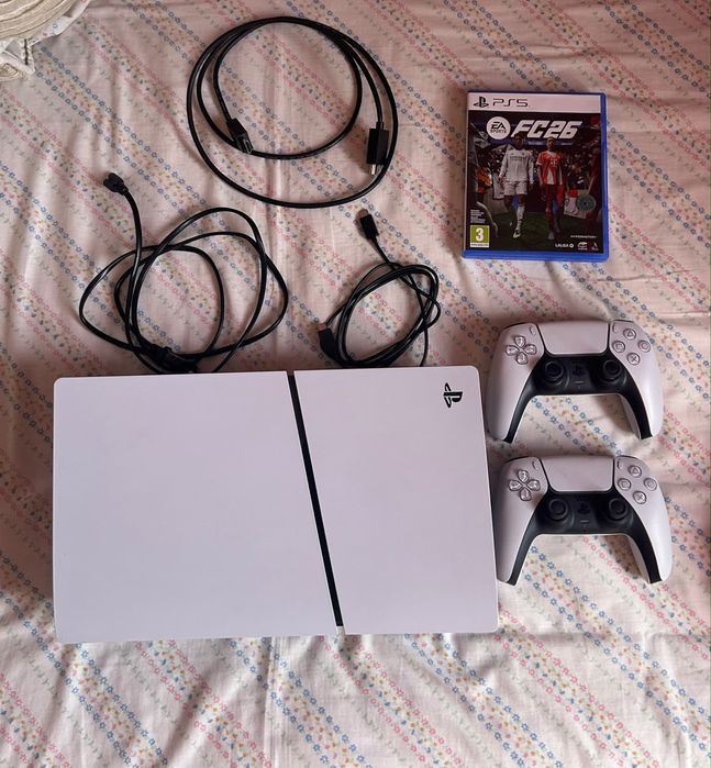 PS5 + 2 comandos + FC26