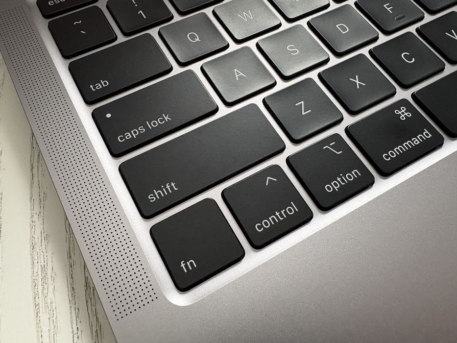 MacBook Air 13 2020 стан новий 10/10