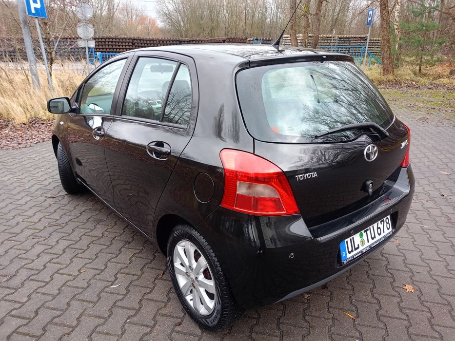 Toyota Yaris** 1.3 benzyna**czujniki**klima**alufelgi**