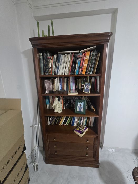 Móvel  de livros  cerejeira