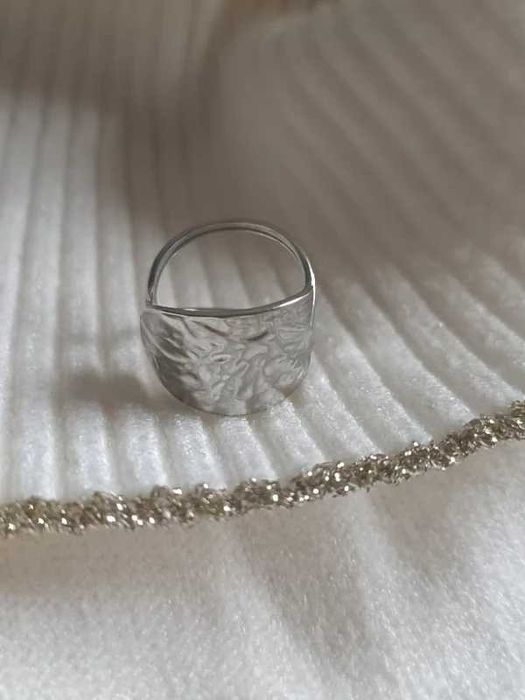 Modernistyczny Pierścionek Hammered Silver Regulowany boho glamour