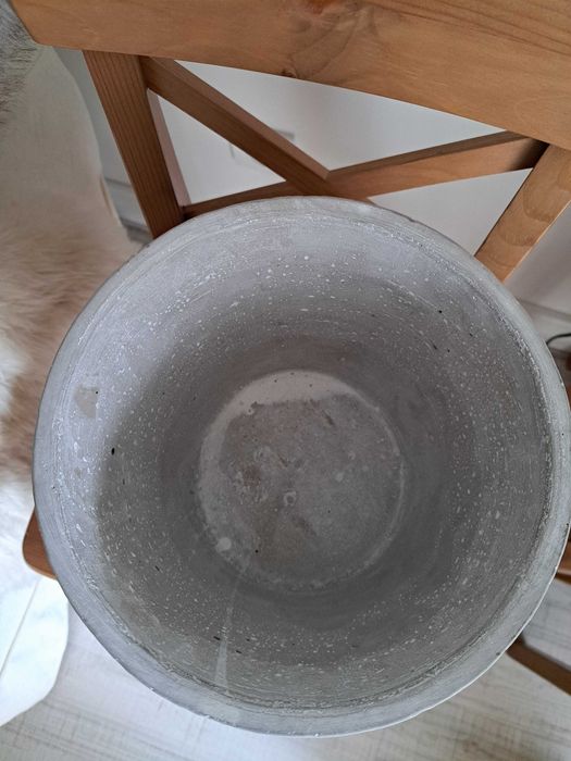 Nowa biało-szara doniczka osłonka cement? ceramika? beton?