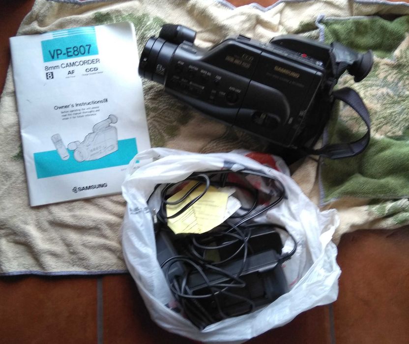 Hitachi dvdcam dz-mv350 + Samsung 8 mm camcorder VP-E807