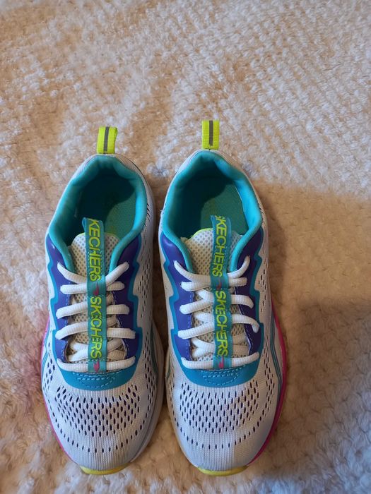 Кроссовки skechers 35,5.  Кросівки на дівчинку