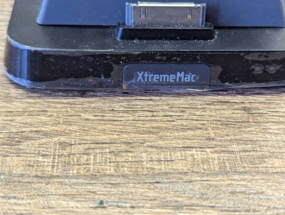 XtremeMac IPU-IDP-13 InCharge Dual Charging Pad Apple iPod/iPhone/iPad