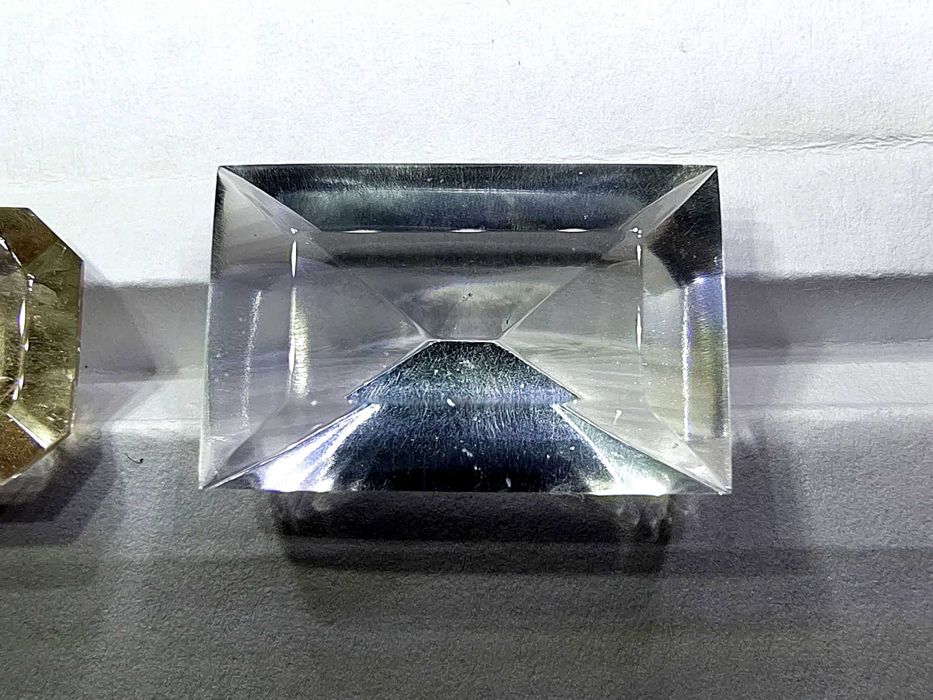 Топаз бесцветный белый прозрачный фантазийной огранки