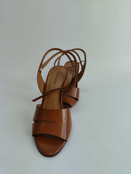 Sandały ze skóry Calvin Klein GEO STIL SANDAL 90HH brązowe rozmiar 36