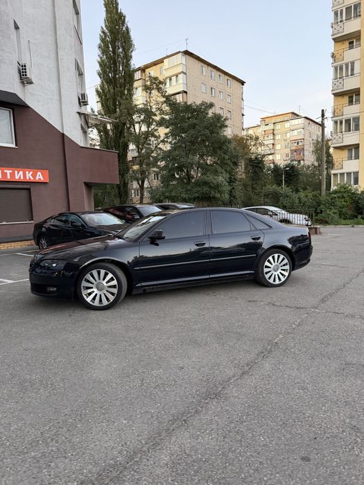 Продам ауді A8 D3