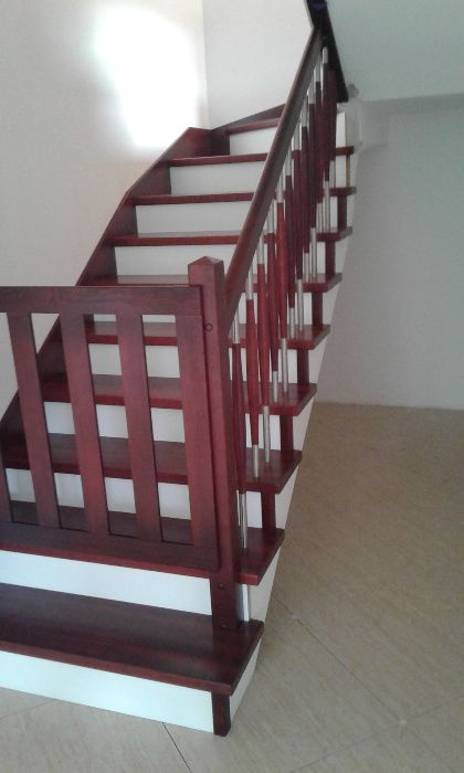 schody drewniane, samonośne i na beton,parapety drewniane.