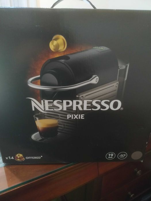 Máquina de Café Nespresso Pixie Nova