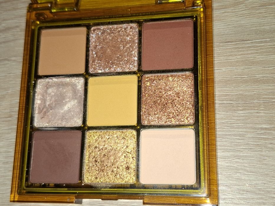 Huda Beauty paleta cieni Brown Toffee