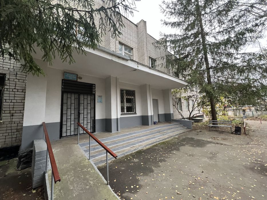 Оренда 2 приміщ.: 30.4 м. кв./12.9 м.кв., Центр, вул. Відінська, 40А,