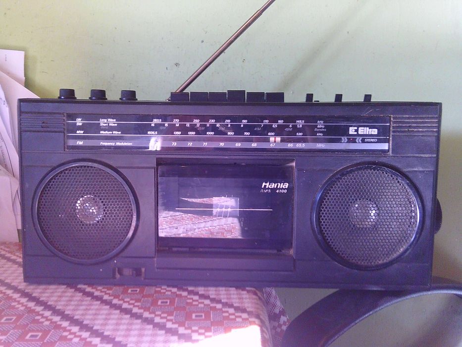 Radio Hania RMS4100, AM działa, UKF szumi, magnetofon kręci bez kasety