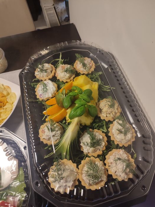 Organizujemy catering, zimny bufet imprezy okolicznościowe itp.