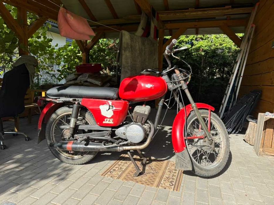Motor WSK 125 czerwony