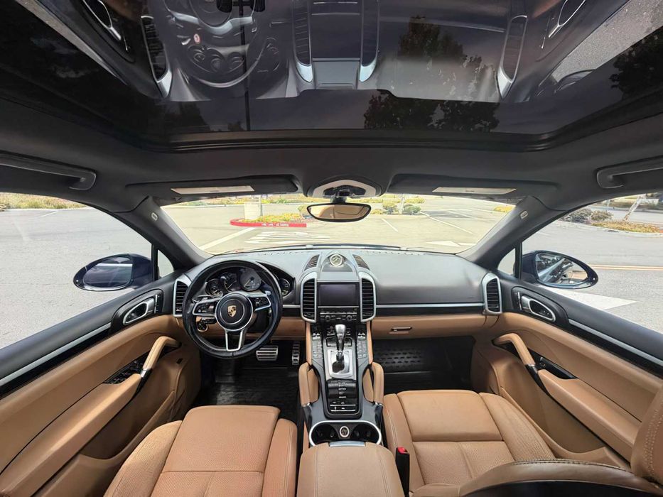 Porsche Cayenne Hybrid      2016