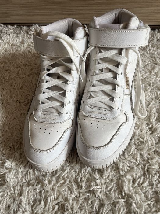 жіночі кросівки моделі Puma Carina Street Mid.