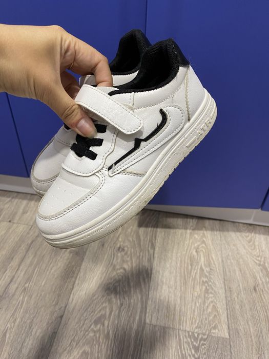 Кросівки білі, рощмір 30