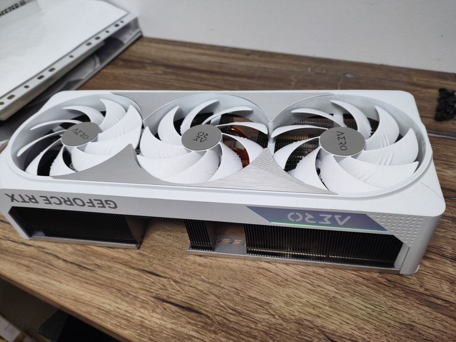 Karta graficzna RTX 4080 super 16gb Gigabyte AERO white 1,5r Gw.
