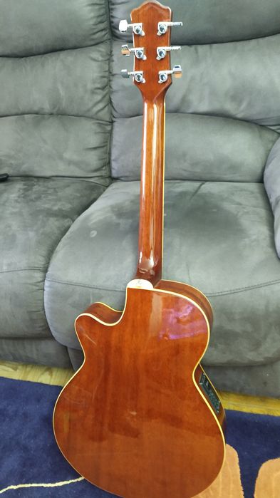 Guitarra Maison em excelente estado de conservação.