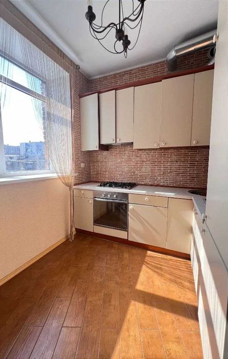 Продам 2к Героев Крут Сталинка Центр Нагорка