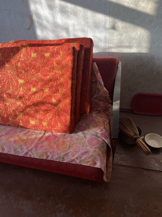 Бесплатно  диван , кровать, шкаф, ванна, раковина. Самовывоз, центр.