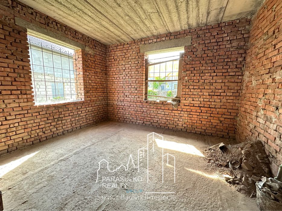 Продам просторий будинок в ексклюзивному місці!