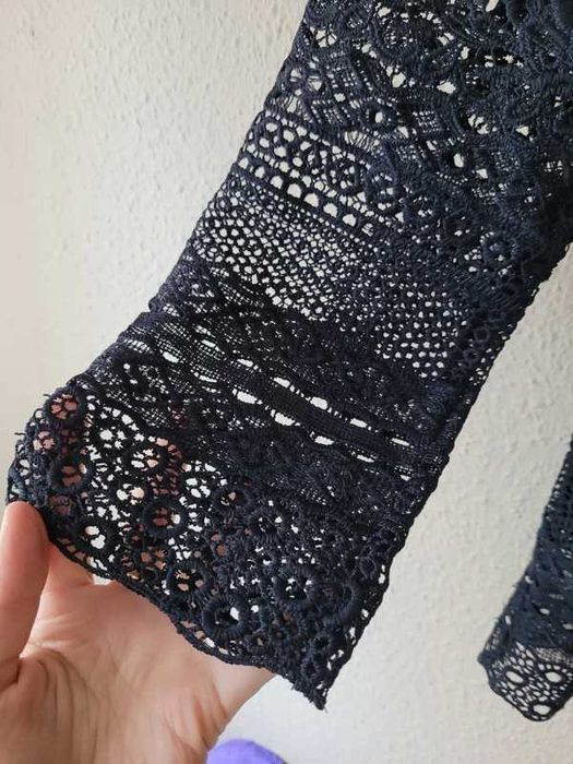 Czarna koronkowa prześwitującą bluzka Only