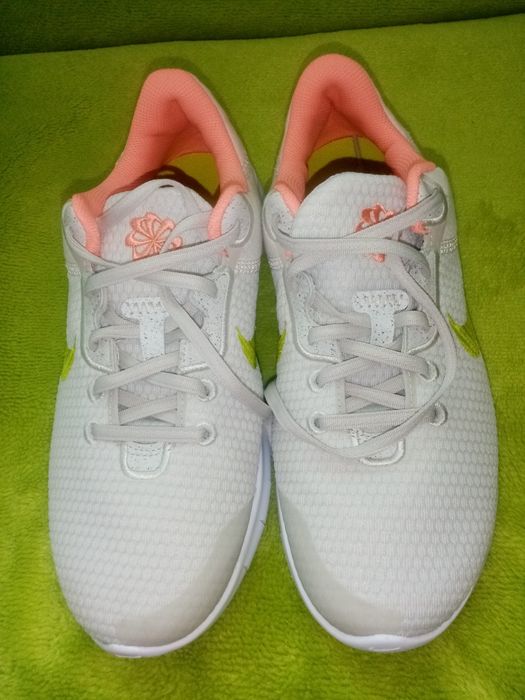 Nike buty damskie sportowe DD9283-004  r. 41