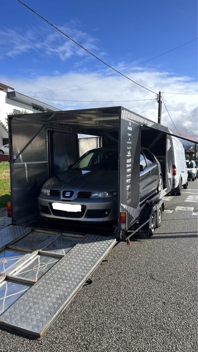 Reboque porta carros fechado