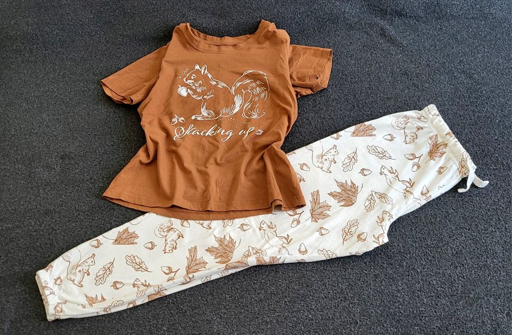 Жіночі речі одяг лот розмір S легінси у рубчик,куртка, светр, піжамка