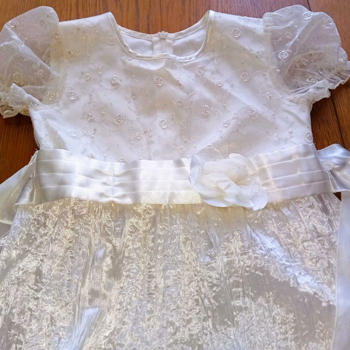 DZIEWCZYNKA - jasnokremowa wizytowa sukienka rozmiar 122cm