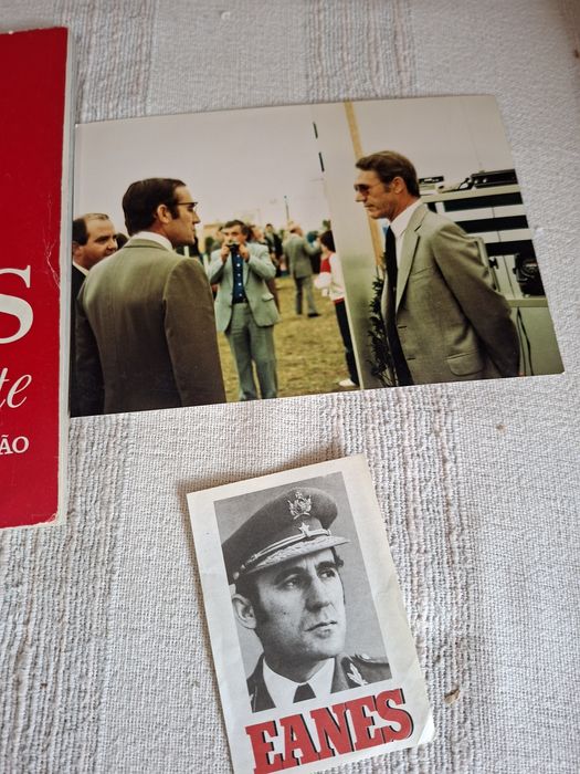 Ramalho Eanes , livros, revistas e fotografias