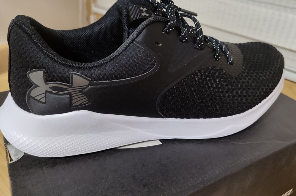Кросівки жіночі Under Armour, розмір 40