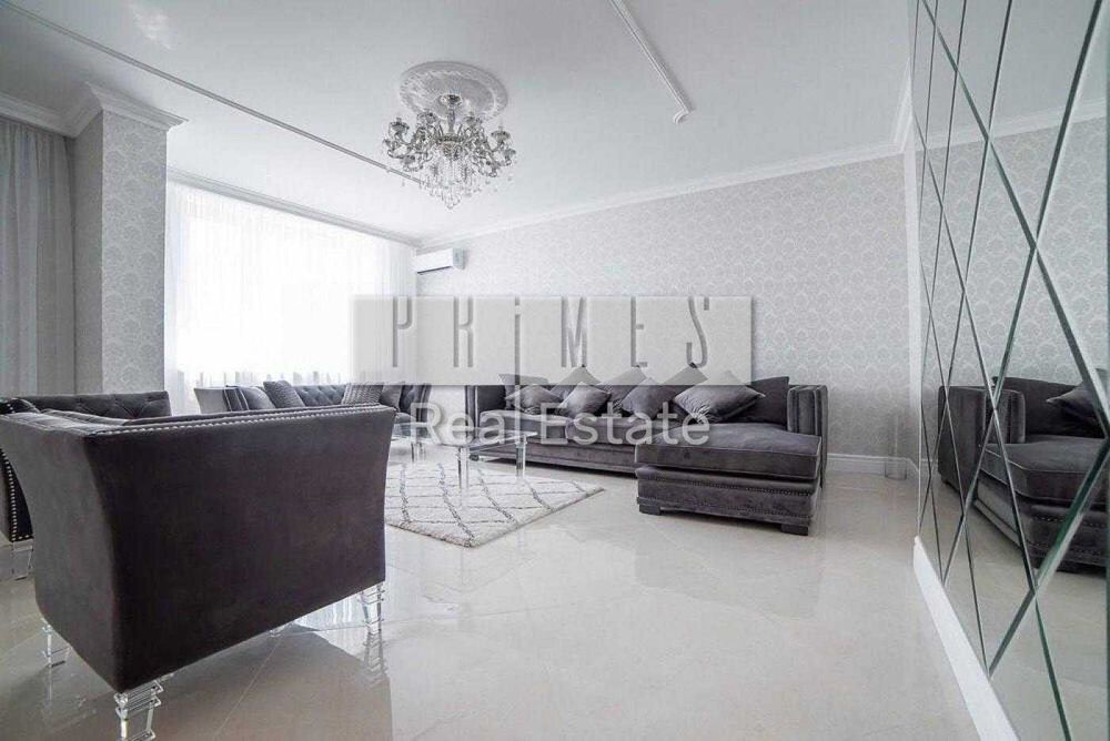 Продаж пентхауса 213.6 м² в класичному стилі, Анни Ахматової 30