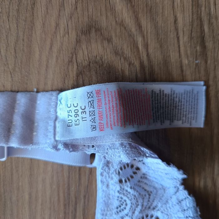 Delikatnie fioletowy biustonosz 75C push up