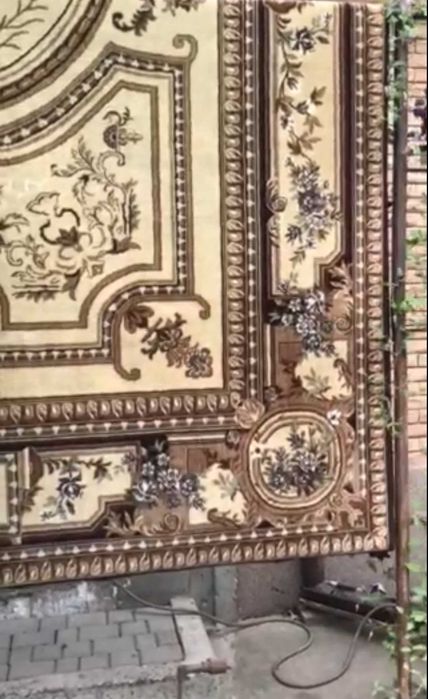 Килим вовняний у відмінному стані