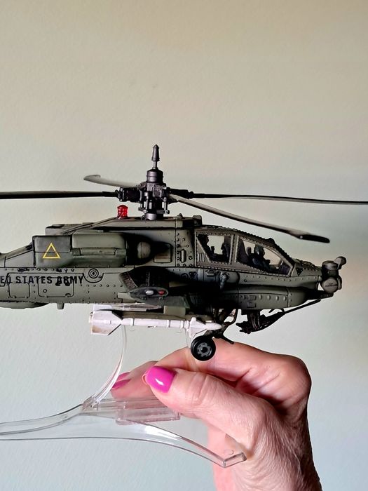 Helicóptero Apache AH-64