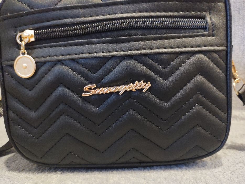 Nowa,mała, czarna torebka na ramię