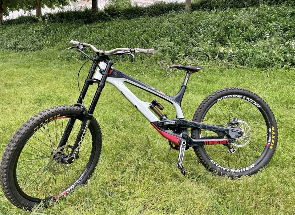 YT  TUES 2018 PRO RACE MOB Edition – Downhill