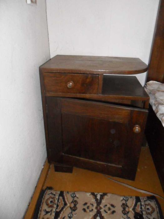 Stara dębowa  sypialnia-2 łóżka i szafki -odbiór osobisty