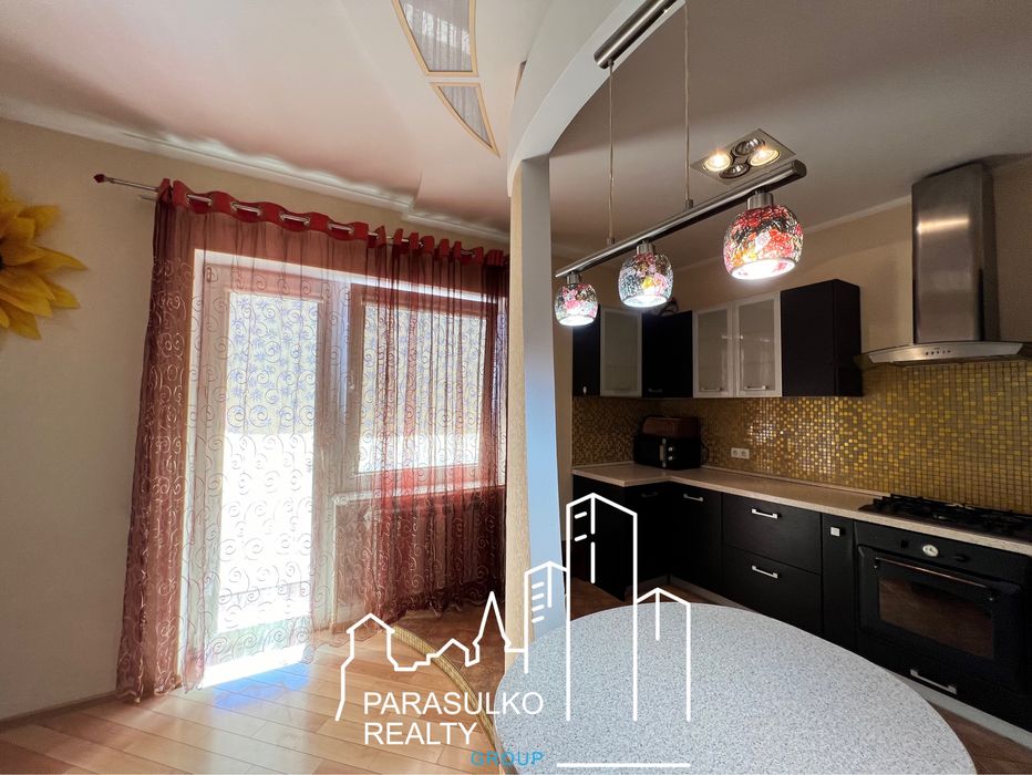 ФАНТАСТИЧНО привабливий будинок в мальовничому місці!