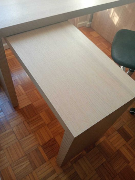 Secretária MALM extensível Praticamente Nova