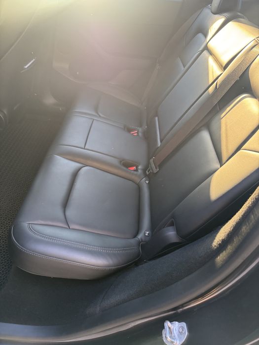 Tesla Model Y  2024